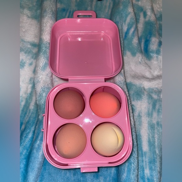 Set of 4 Makeup applicators with case NEW - Picture 4 of 5